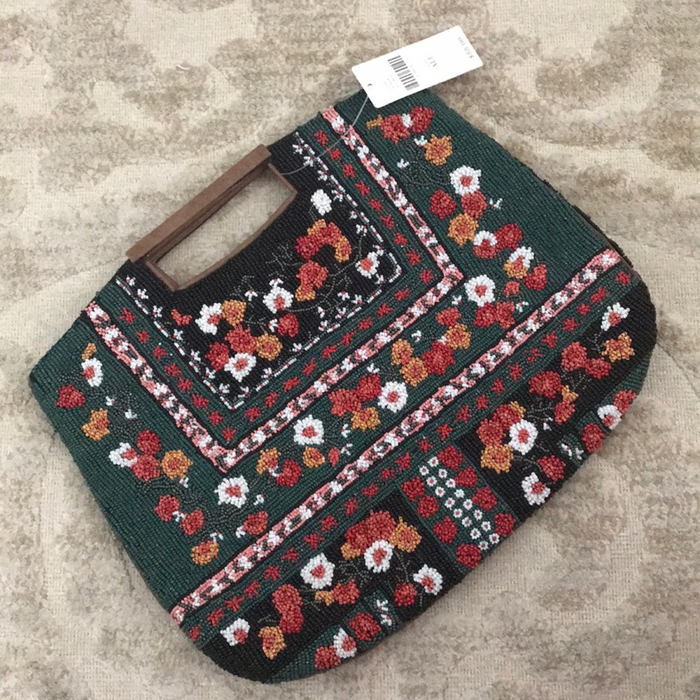 Beaded Clutch NEW🌸🌿